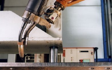 弧焊機器人vs氣保焊機:哪個(gè)更適合您的業(yè)務(wù)?